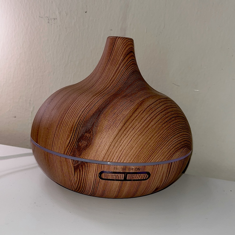I am selling a aromatherapy Diffuser & Essential Oil Set  Ultrasonic Diffuser
